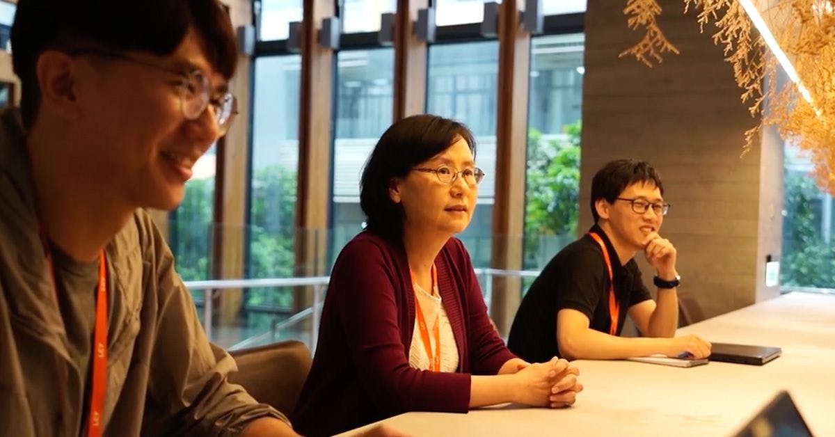 Dr. Yu Ling (Elaine) Hsiao in conversation with some of her students