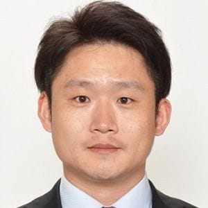 A headshot of Prof. Rui Shang