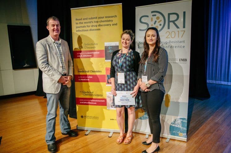 Poster winners Amy Cain (poster winner (left)) and Alysha Elliott (poster runner-up (right)) with SDRI co-chair Matt Cooper.