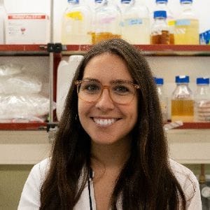 A headshot of Claudia Vilhena