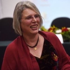 Headshot of Dr. Mônica A. Cotta