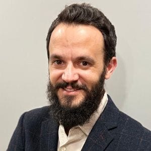 A headshot of Sergio Martin Saldaña